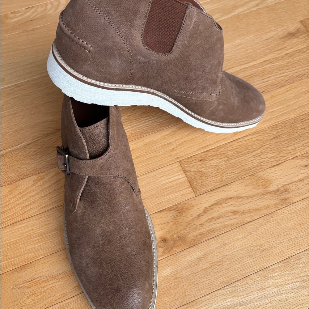 Hugo Boss Brown Chukka Boots with Distinctive White Sole Size 9
